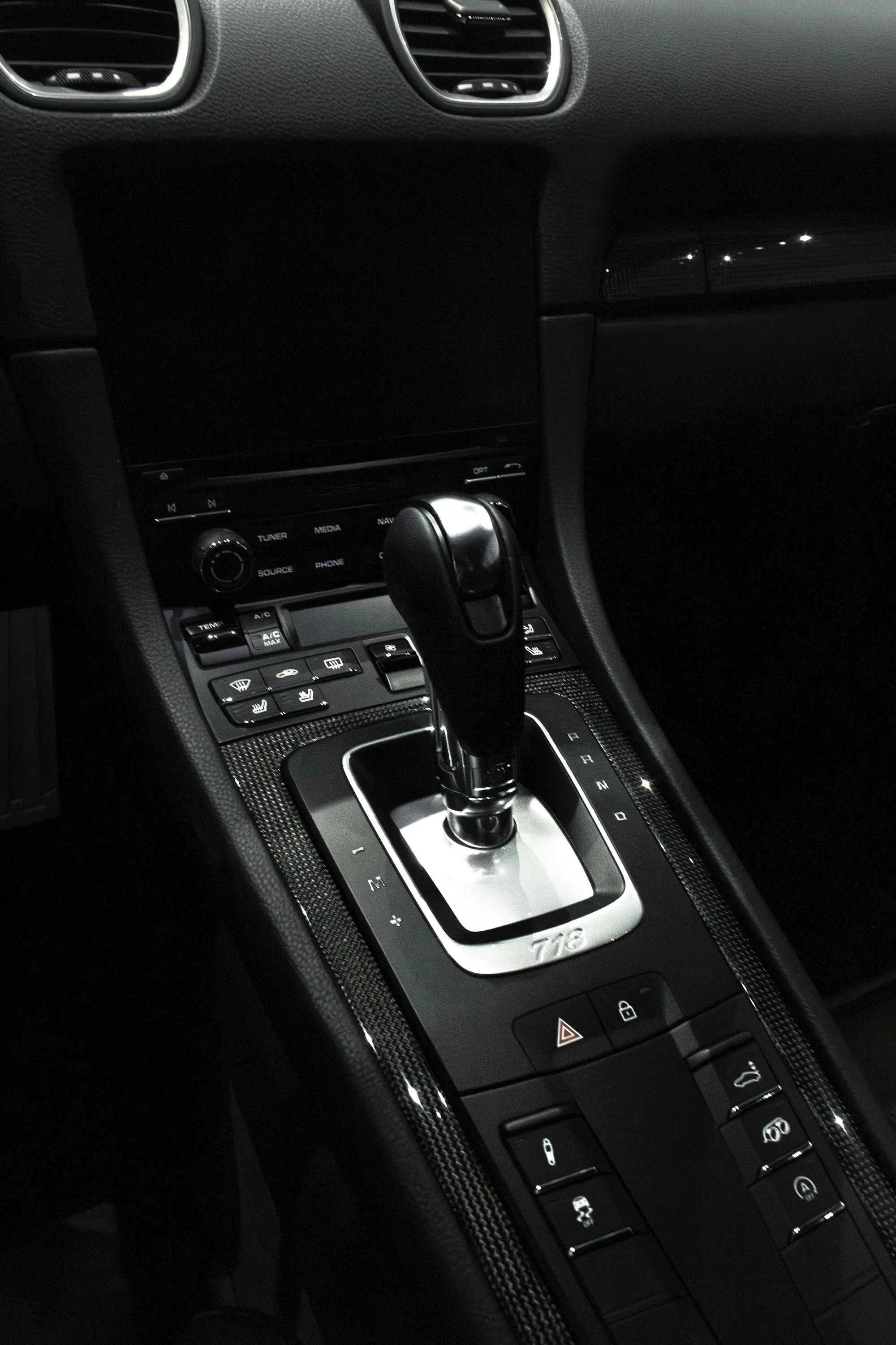 Automatic gear selector in a vehicle interior